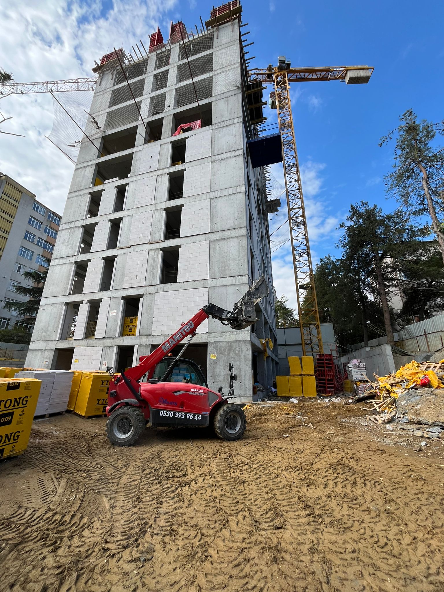 İstanbul Mini Manitou 6mt Teleskopik Yükleyici Kiralama